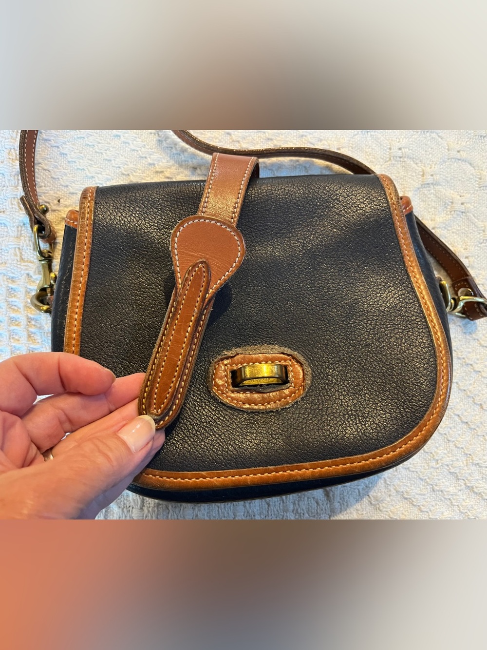 Vintage Dooney & Bourke Leather Crossbody Bag in Dark Navy and British Tan - Picture 4 of 7